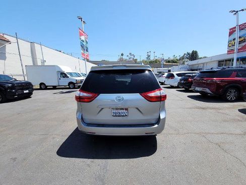 Used 2019 Toyota Sienna XLE FWD image 7