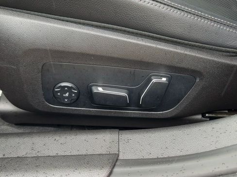 Used 2025 BMW 330i Sedan w/ Parking Assistance Package image 11