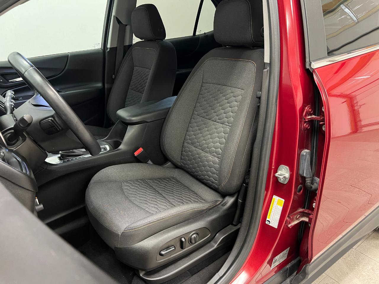 Used 2021 Chevrolet Equinox LT FWD image 22