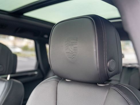 Used 2025 Porsche Macan image 13