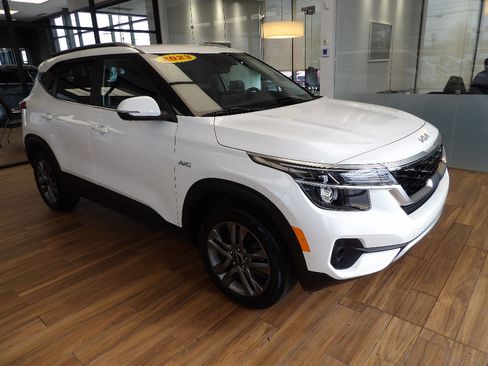 Used 2023 Kia Seltos S image 3