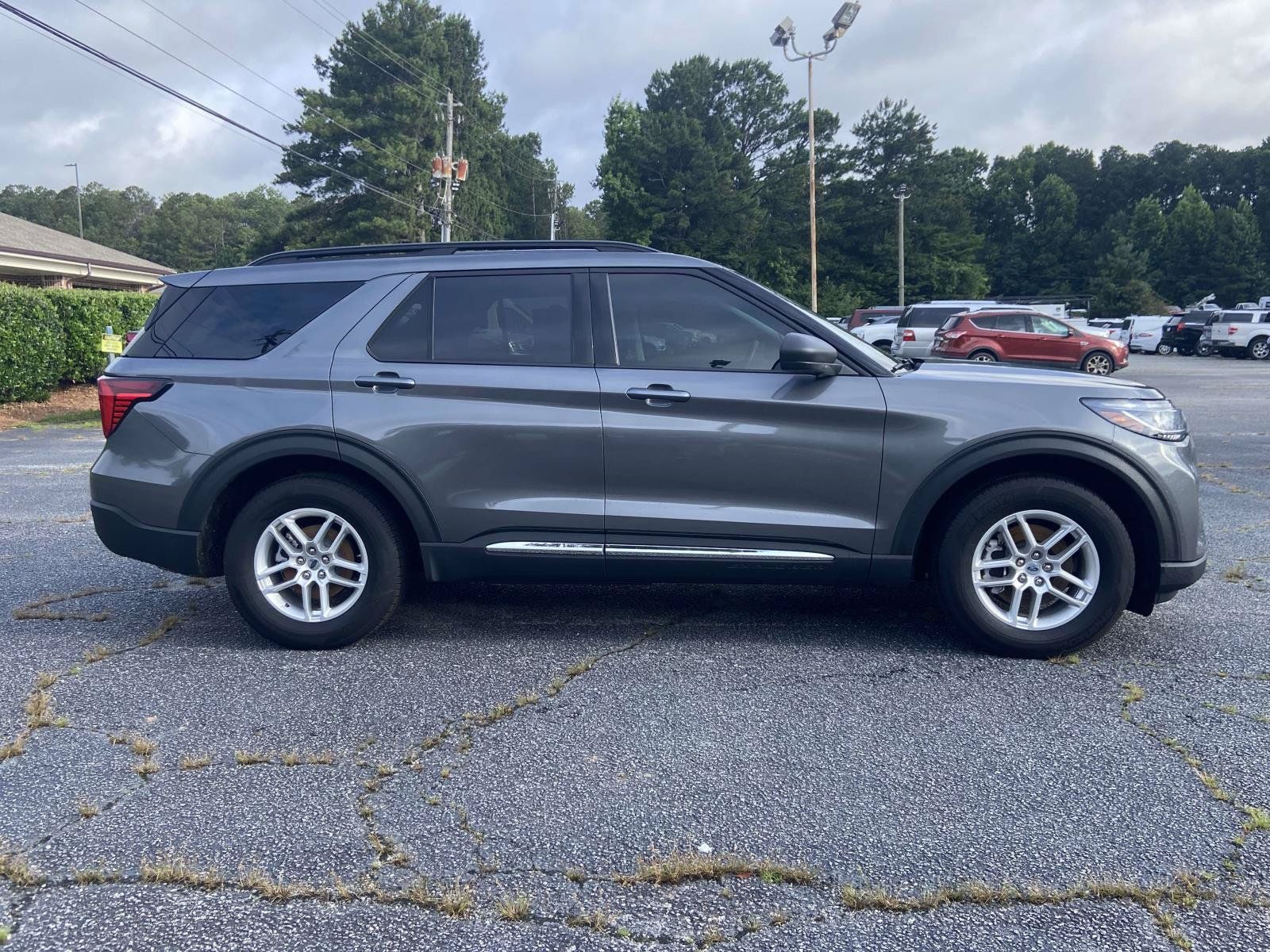 Used 2025 Ford Explorer Active w/ Active Comfort Package RWD image 2