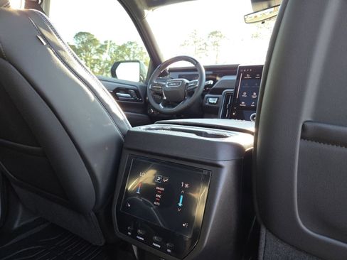 New 2026 GMC Yukon XL AT4 Ultimate w/ LPO, Illumination Package image 32