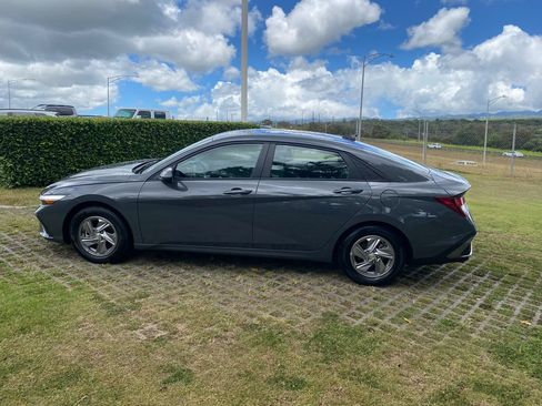 Used 2025 Hyundai Elantra SE w/ Cargo Package FWD image 22