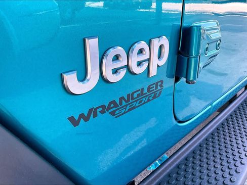 Used 2019 Jeep Wrangler Sport AWD/4WD image 29