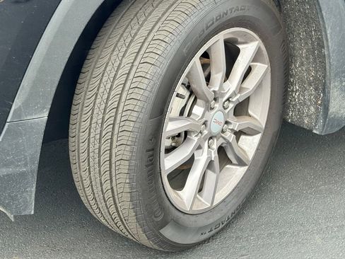 Used 2022 GMC Terrain SLT w/ Tech Package FWD image 9