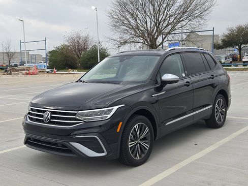 Used 2024 Volkswagen Tiguan Wolfsburg Edition image 9