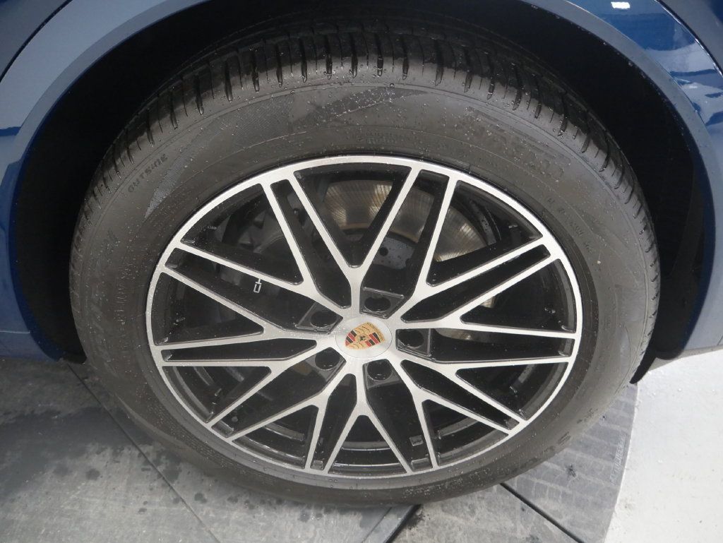 Certified 2026 Porsche Cayenne AWD/4WD image 16