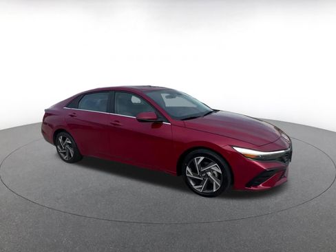 Used 2025 Hyundai Elantra Limited image 2