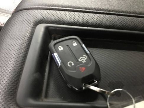Used 2021 GMC Sierra 1500 AT4 w/ AT4 Premium Package AWD/4WD image 12