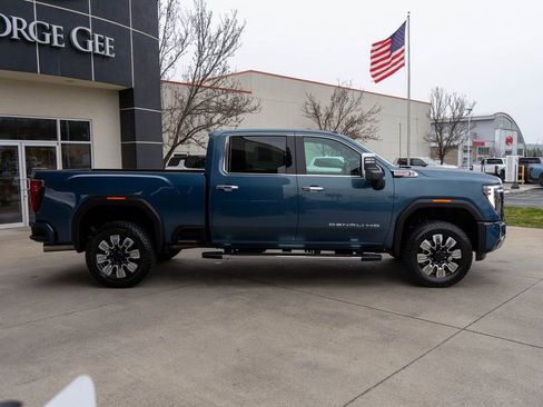 Used 2025 GMC Sierra 2500 Denali w/ Denali Reserve Package image 8