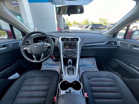 Used 2016 Ford Fusion SE FWD image 2