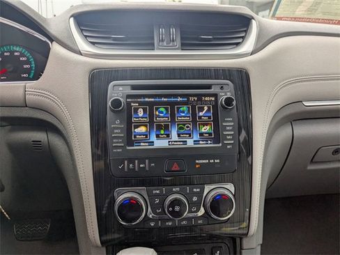 Used 2017 Chevrolet Traverse LT image 19