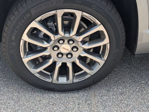 Used 2023 GMC Acadia Denali w/ Denali Technology Package FWD image 10