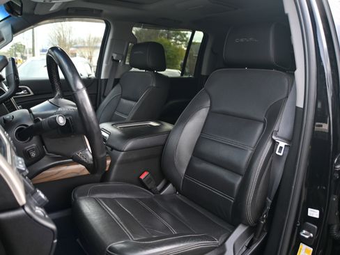 Used 2019 GMC Yukon XL Denali w/ Denali Ultimate Package image 6