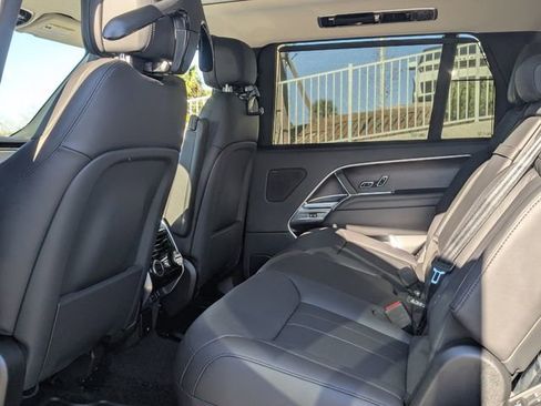 New 2026 Land Rover Range Rover Long Wheelbase SE image 12