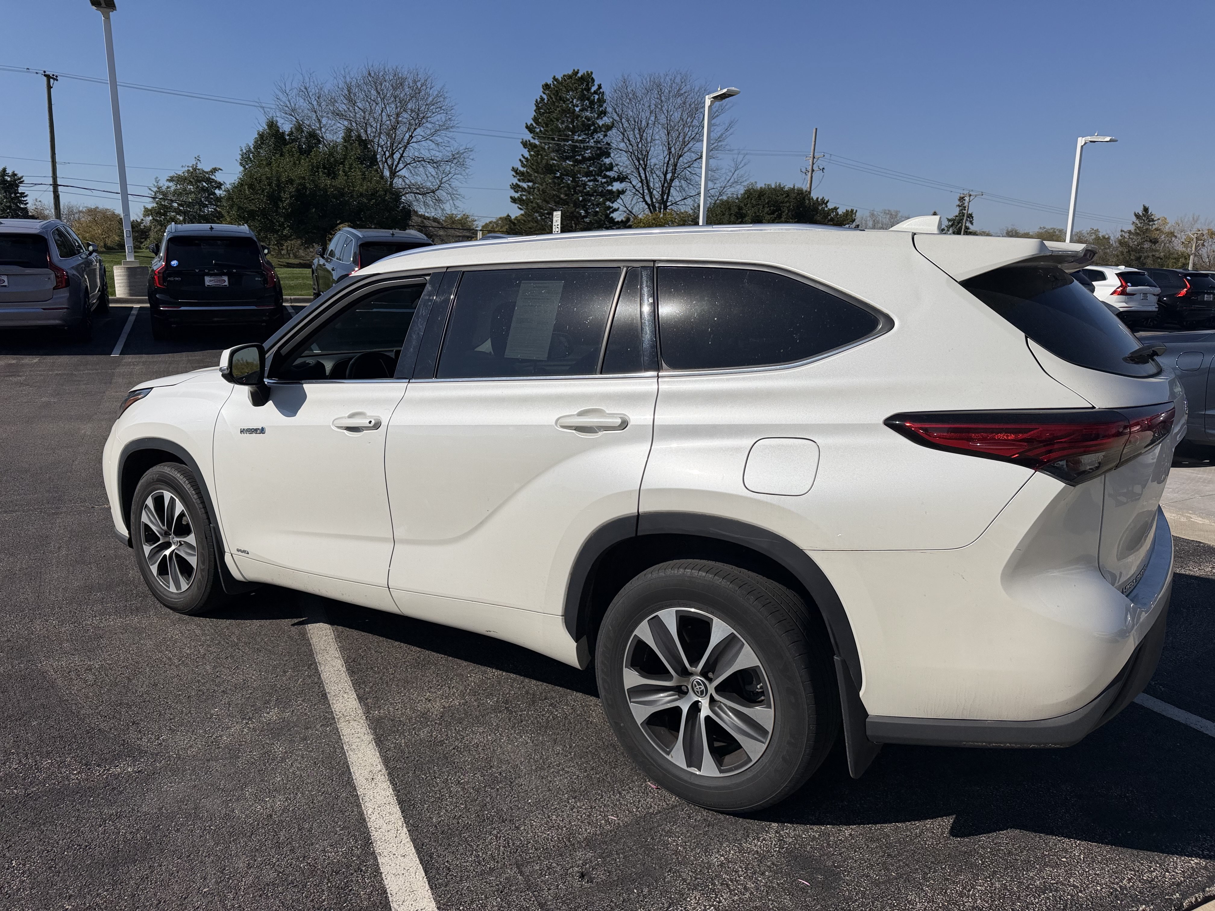 Used 2021 Toyota Highlander XLE AWD/4WD image 5