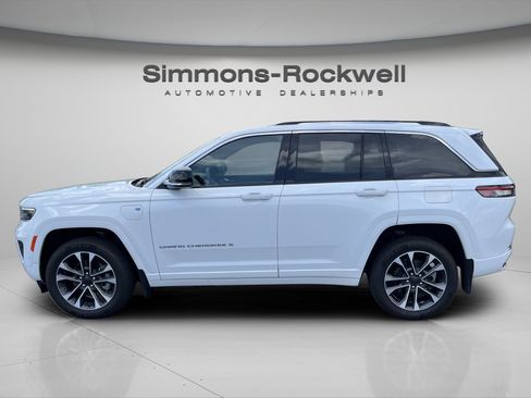Used 2023 Jeep Grand Cherokee Overland AWD/4WD image 2