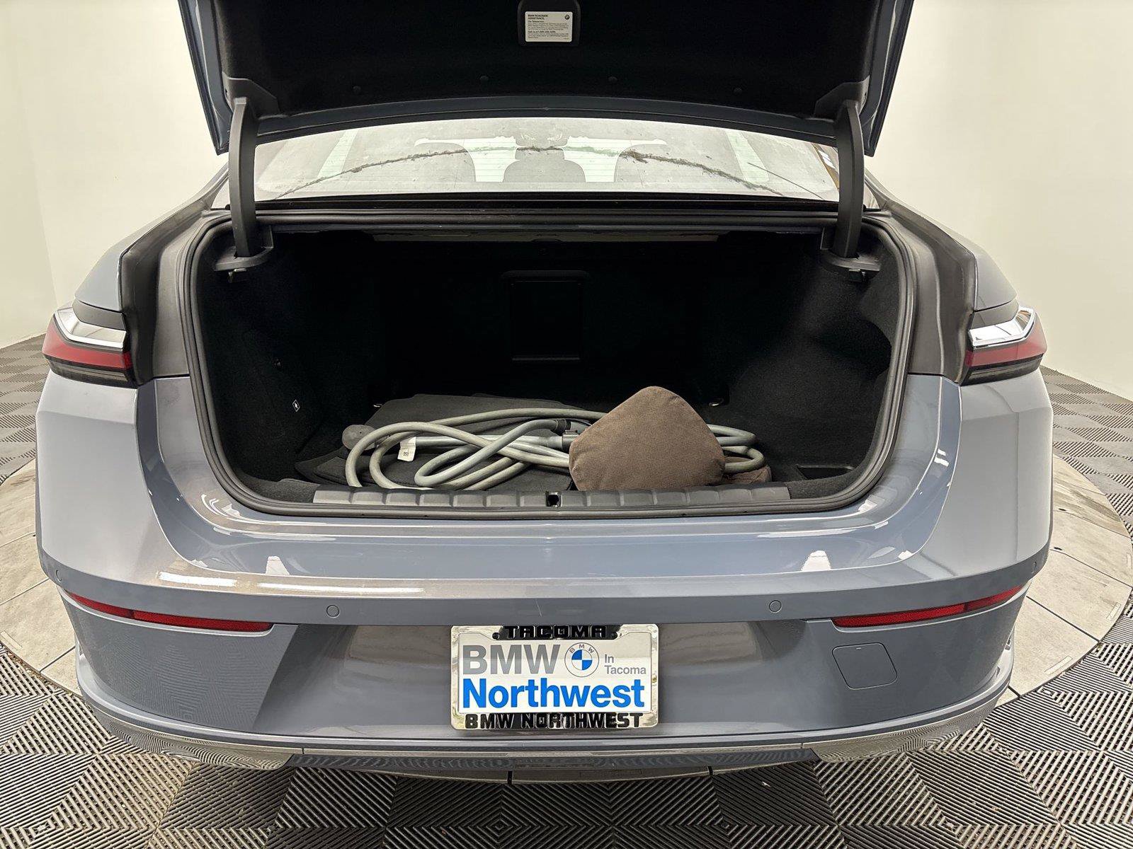 Used 2023 BMW i7 xDrive60 AWD/4WD image 21