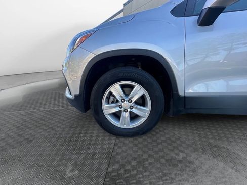 Used 2022 Chevrolet Trax LS w/ Tint and Cruise Package image 18