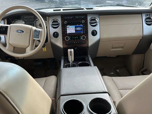 Used 2013 Ford Expedition XLT image 12