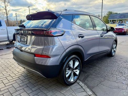 Used 2022 Chevrolet Bolt EUV LT w/ Convenience Package image 8