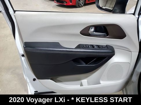 Used 2020 Chrysler Voyager Lxi FWD image 8