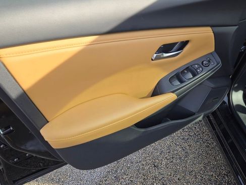 Used 2025 Nissan Sentra SV w/ SV Premium Package image 22