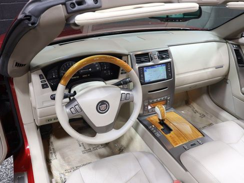Used 2005 Cadillac XLR RWD image 36