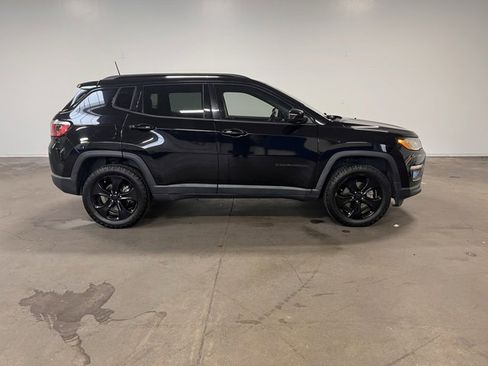 Used 2019 Jeep Compass Altitude image 2