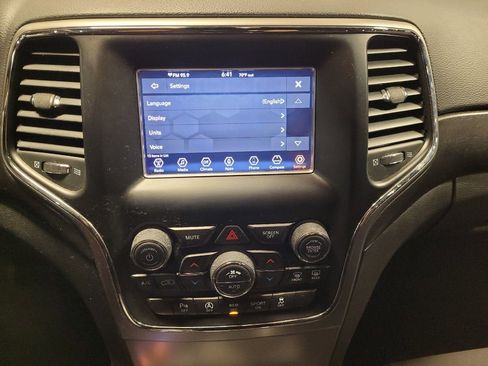 Used 2018 Jeep Grand Cherokee Laredo RWD image 25