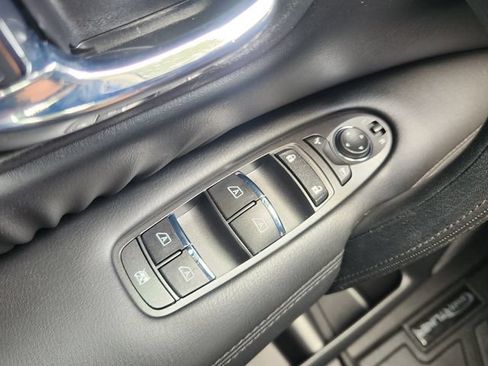 Used 2022 Nissan Armada SV w/ SV Appearance Package RWD image 21