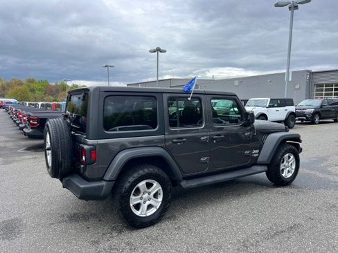 Used 2018 Jeep Wrangler Unlimited Sport S AWD/4WD image 5