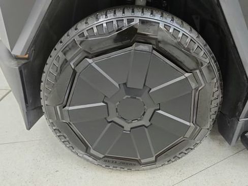 Used 2024 Tesla Cybertruck AWD Crew Cab image 89