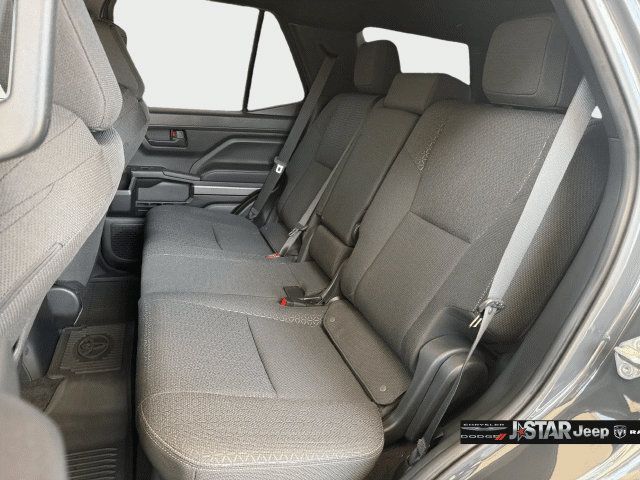 Used 2025 Toyota 4Runner SR5 AWD/4WD image 25
