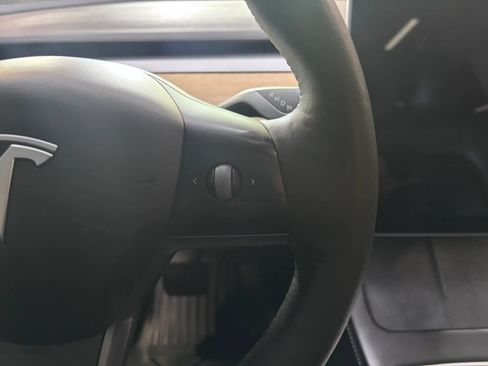 Used 2021 Tesla Model Y Long Range AWD/4WD image 13