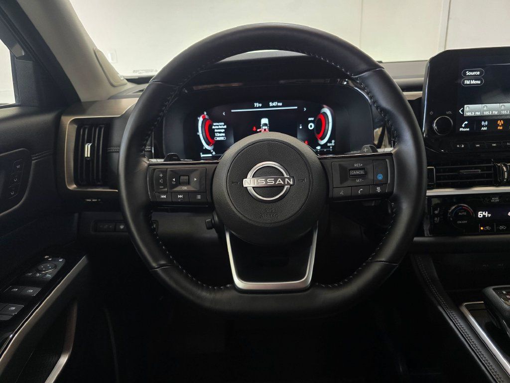 Used 2025 Nissan Pathfinder Platinum AWD/4WD image 10