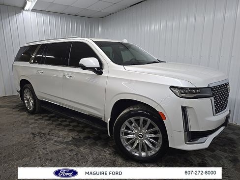 Used 2022 Cadillac Escalade ESV Premium Luxury image 7