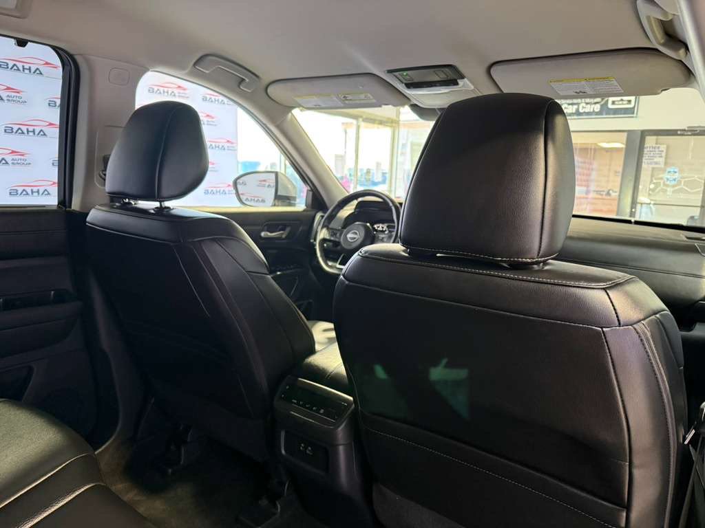 Used 2025 Nissan Pathfinder SL FWD image 40