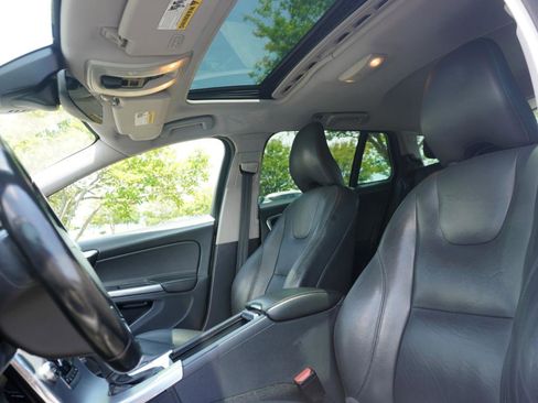 Used 2018 Volvo V60 T5 Cross Country w/ Convenience Package AWD/4WD image 37