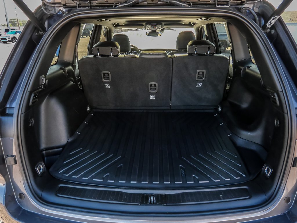 Used 2024 Jeep Grand Cherokee Altitude RWD image 11