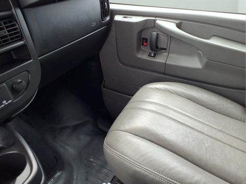 Used 2015 Chevrolet Express 2500 RWD image 20