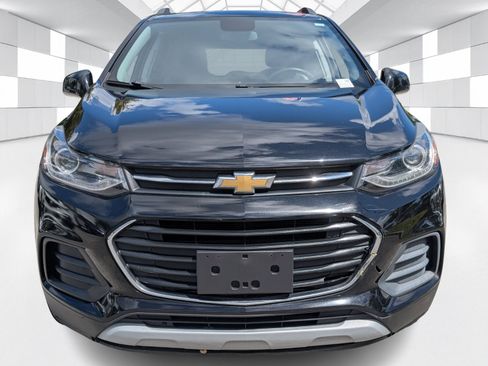 Used 2020 Chevrolet Trax LT w/ LT Convenience Package image 2
