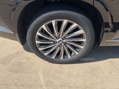 Used 2023 Hyundai Palisade Calligraphy image 17