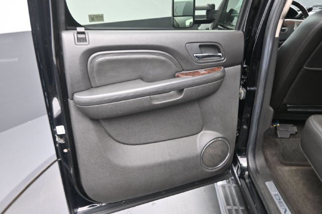 Used 2014 GMC Sierra 2500 Denali w/ Snow Plow Prep Package AWD/4WD image 16