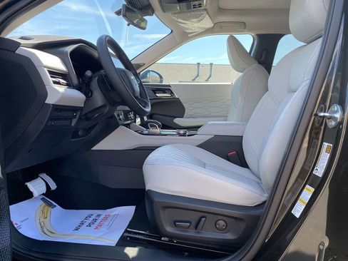 New 2025 Mitsubishi Outlander AWD image 12