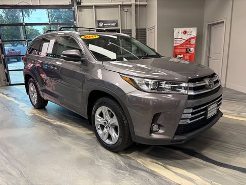 Used 2017 Toyota Highlander Limited AWD/4WD image 1