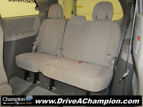 Used 2020 Toyota Sienna L image 13