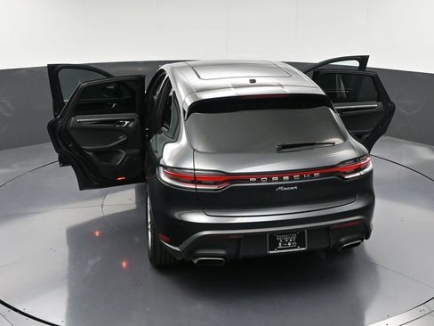 Certified 2025 Porsche Macan AWD/4WD image 35
