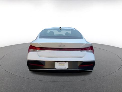 Used 2025 Hyundai Elantra SEL image 14